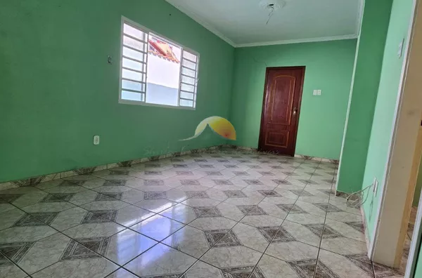 VENDO ÓTIMA CASA NO BAIRRO SÃO VICENTE!