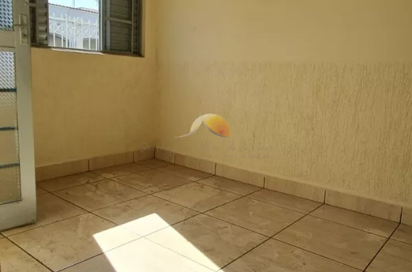 ALUGO EXCELENTE CASA NO BAIRRO MEDICINA