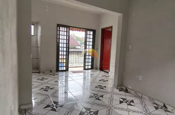 ALUGO EXCELENTE CASA NO BAIRRO SANTO ANTÔNIO 