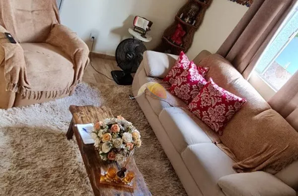 VENDE-SE EXCELENTE CASA NO BAIRRO SANTA ROSA