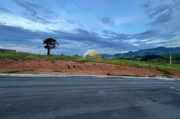 VENDE-SE TERRENO NO BAIRRO SANTA CLARA