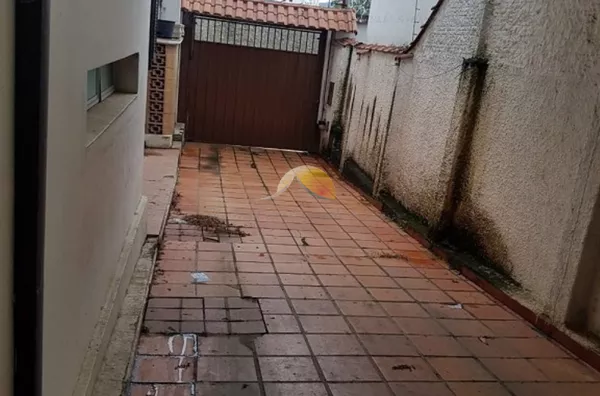 VENDE-SE SOBRADO NO BAIRRO SÃO VICENTE