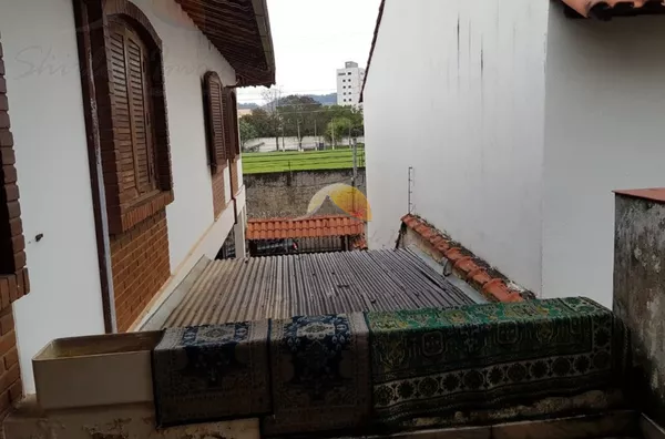VENDE-SE SOBRADO NO BAIRRO SÃO VICENTE