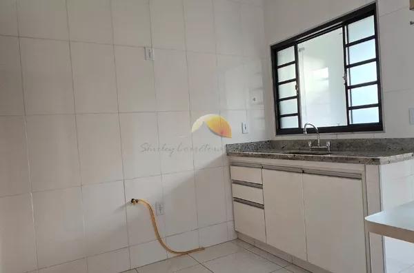 ALUGO EXCELENTE APARTAMENTO NO BAIRRO VARGINHA!