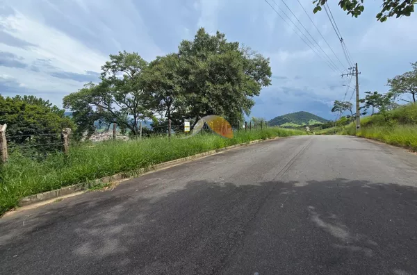 VENDO ÓTIMO TERRENO NO BAIRRO NAÇÕES!