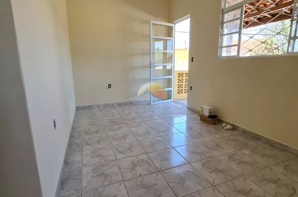 VENDO ÓTIMA CASA NO JARDIM BERNADETE