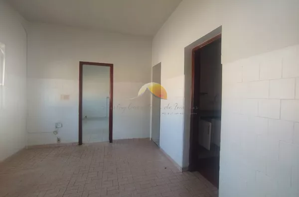 ALUGA-SE CASA NO CENTRO DE ITAJUBÁ