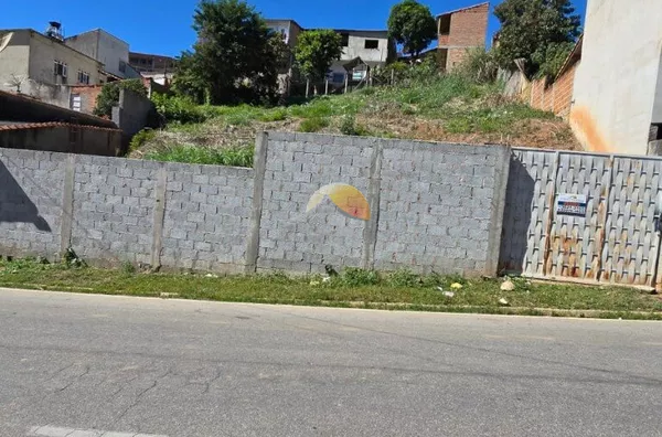 VENDO TERRENO COM 750m² NO BAIRRO REBOURGEON