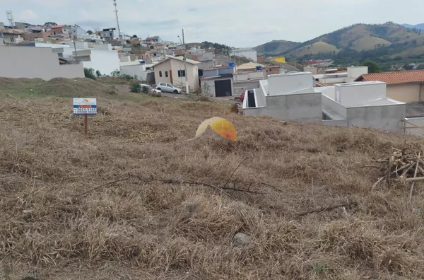 VENDO TERRENO NO BAIRRO COLINA VERDE 