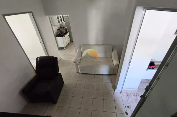 VENDO ÓTIMA CASA COM EDICULA NO BAIRRO SANTO ANTONIO