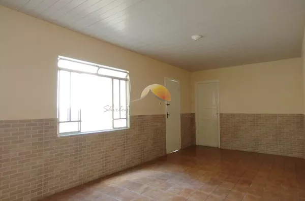 ALUGO EXCELENTE SUÍTE NO BAIRRO VARGINHA!