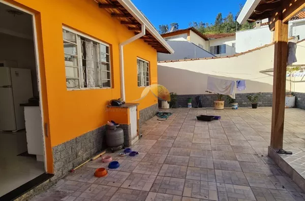 VENDO ÓTIMA CASA NO BAIRRO VARGINHA