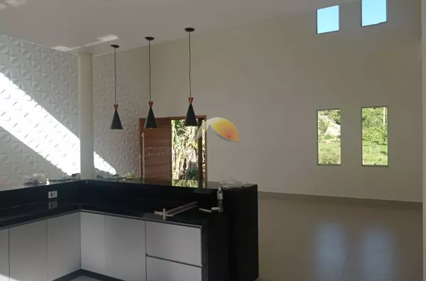 VENDO ÓTIMA CASA DE ALTO PADRÃO EM DELFIM MOREIRA!