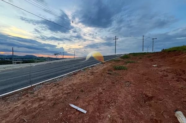 VENDE-SE TERRENO NO BAIRRO SANTA CLARA