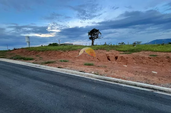 VENDE-SE TERRENO NO BAIRRO SANTA CLARA