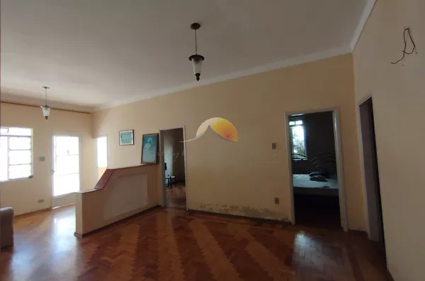 VENDE-SE CASA NO BAIRRO VARGINHA