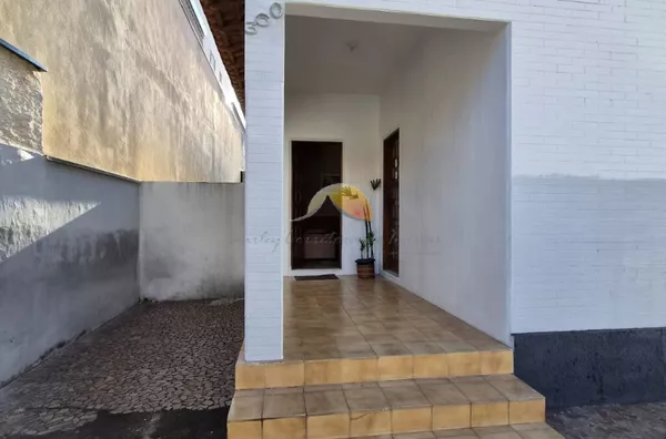 VENDO EXCELENTE CASA NO BAIRRO VARGINHA!