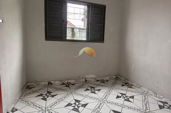 ALUGO EXCELENTE CASA NO BAIRRO SANTO ANTÔNIO 