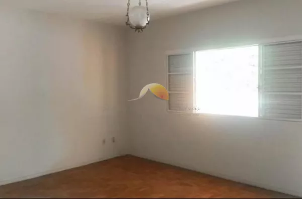 VENDO EXCELENTE CASA NA AVENIDA BPS!