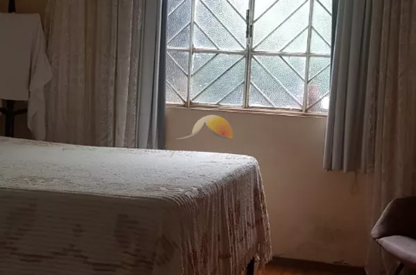 VENDE-SE CASA NO BAIRRO VARGINHA