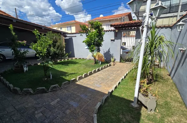 VENDO EXCELENTE CASA NO CENTRO DA CIDADE!