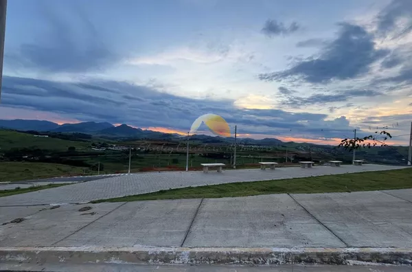 VENDE-SE TERRENO NO BAIRRO SANTA CLARA