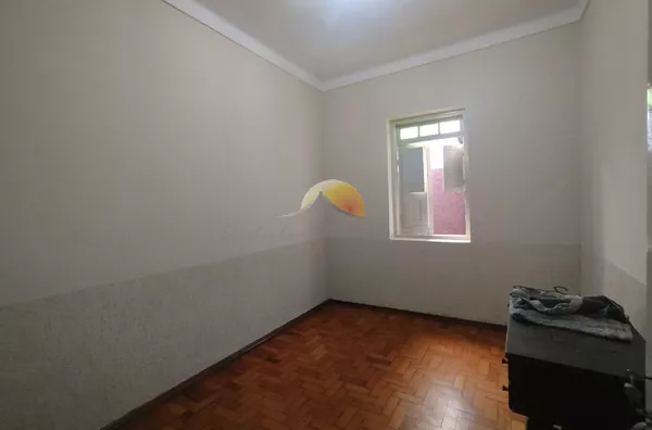 ALUGO, VENDO OU TROCO ÓTIMA CASA NO BAIRRO VARGINHA! - Foto 8