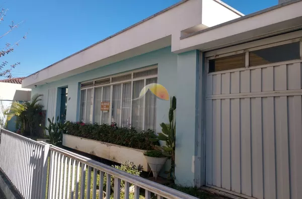 ALUGO EXCELENTE CASA NO CENTRO DE ITAJUBÁ