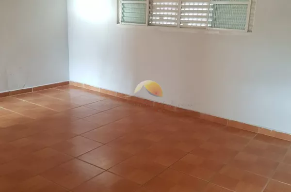 ALUGA-SE CASA NO BAIRRO VARGINHA