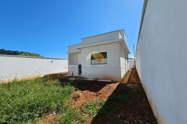 VENDE-SE EXCELENTE CASA NO JARDIM CALIFÓRNIA PRONTINHA PARA FINANCIAR.