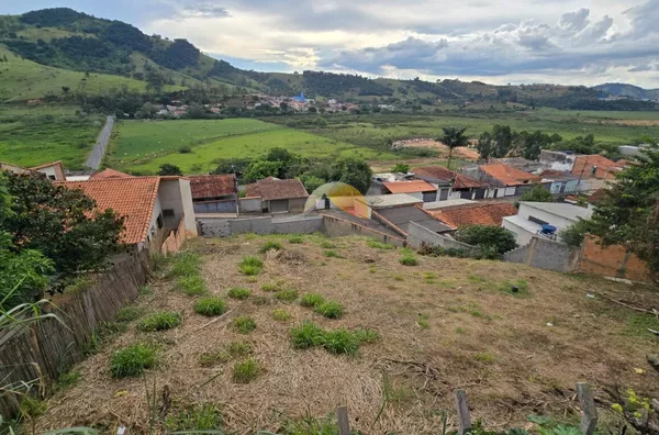 VENDO TERRENO COM 750m² NO BAIRRO REBOURGEON