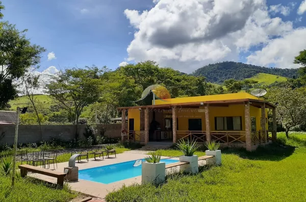 VENDO OU ALUGO P/TEMPORADA ÓTIMO SÍTIO NO BAIRRO ANO BOM!