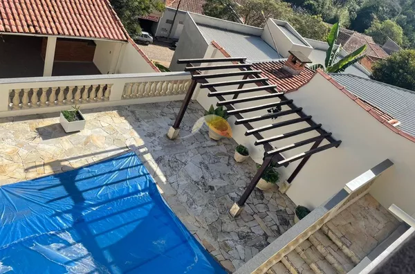 VENDO EXCELENTE CASA NO CENTRO DE BRAZOPOLIS!