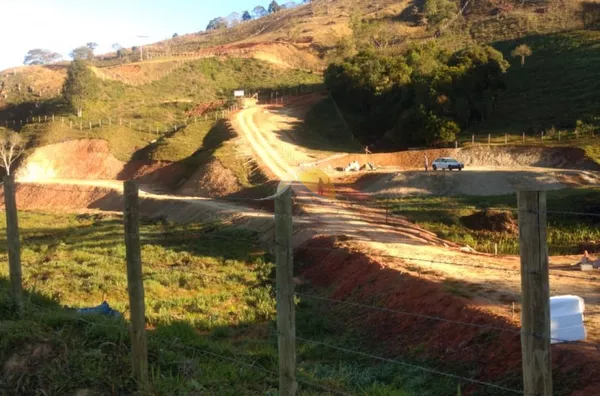 VENDE-SE TERRENO EM CONDOMÍNIO EM DELFIM MOREIRA