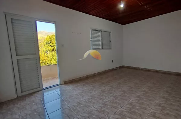 VENDO ÓTIMA CASA NA SANTA ROSA!