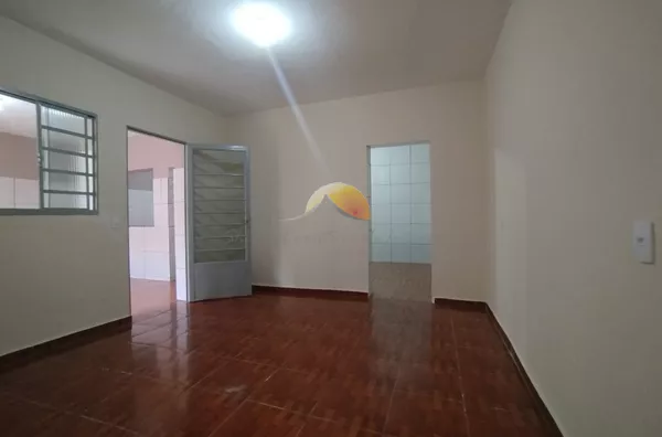 ALUGO ÓTIMA CASA NO BAIRRO SANTA ROSA!