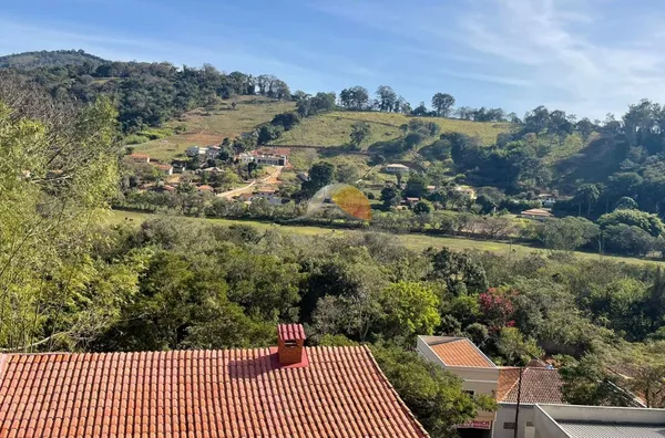 VENDO EXCELENTE CASA NO CENTRO DE BRAZOPOLIS!