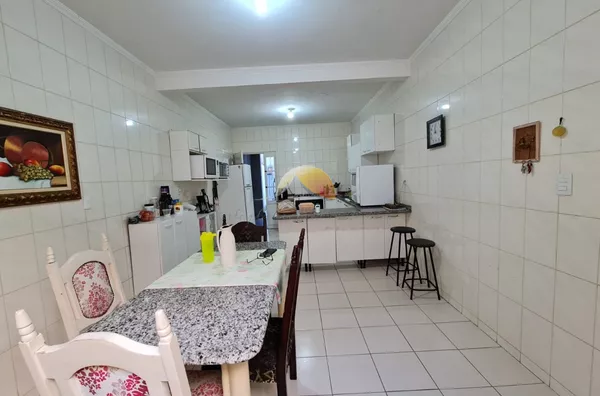 VENDE-SE BELÍSSIMA CASA NO BAIRRO VARGINHA