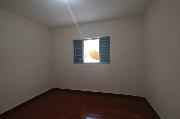 ALUGO ÓTIMA CASA NO BAIRRO SANTA ROSA!