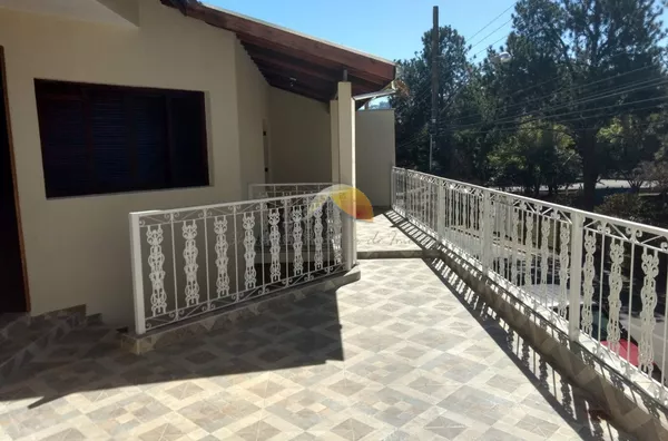 VENDO EXCELENTE CASA NO BAIRRO CRUZEIRO