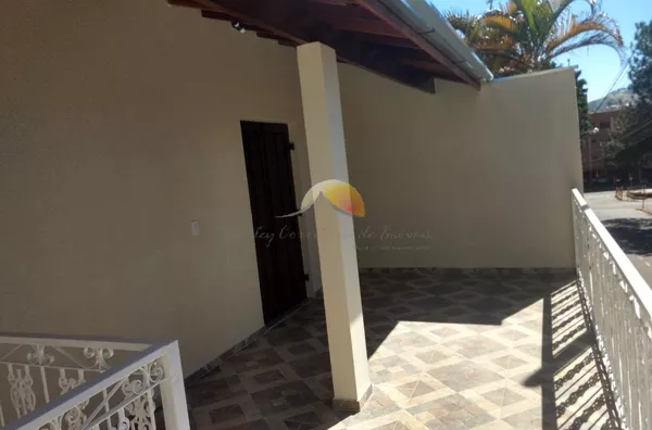 VENDO EXCELENTE CASA NO BAIRRO CRUZEIRO