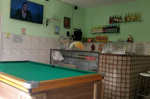 VENDE-SE CASA COM PONTO COMERCIAL NO BAIRRO BOA VISTA