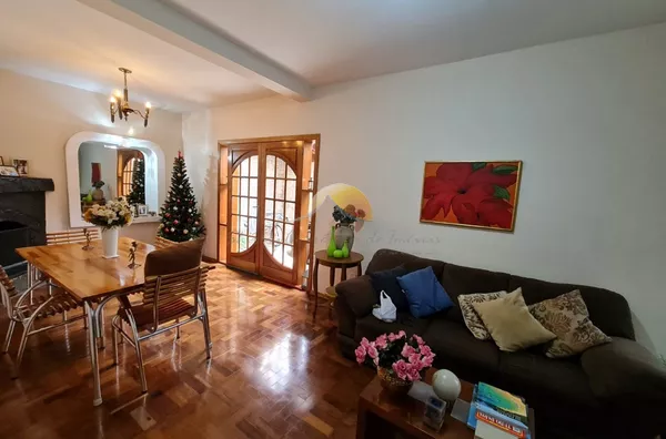 VENDE-SE ÓTIMO SOBRADO NO BAIRRO AVENIDA