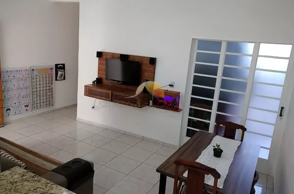 VENDE-SE CASA NO BAIRRO VARGINHA