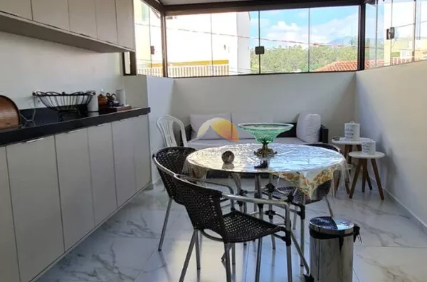 VENDO ENCANTADORA CASA NO CENTRO DE ITAJUBÁ!