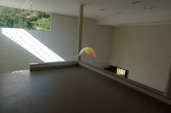 VENDO ÓTIMA CASA DE ALTO PADRÃO EM DELFIM MOREIRA!