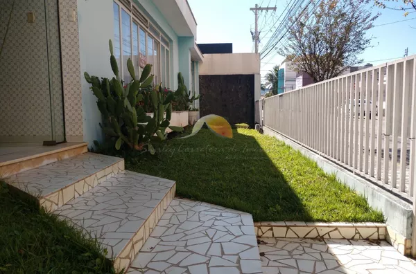 ALUGO EXCELENTE CASA NO CENTRO DE ITAJUBÁ