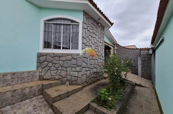 VENDO ÓTIMA CASA NO BAIRRO MEDICINA