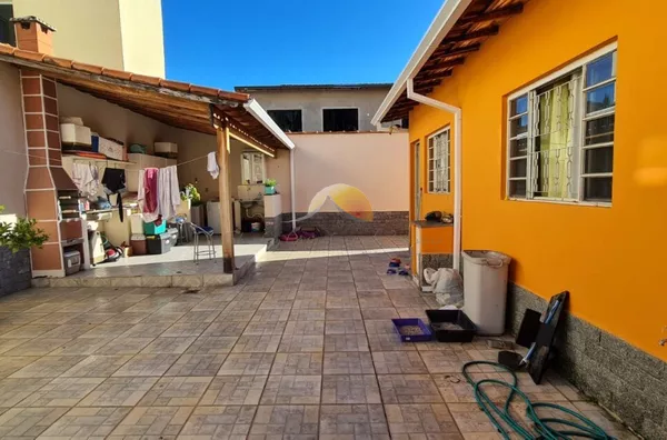 VENDO ÓTIMA CASA NO BAIRRO VARGINHA