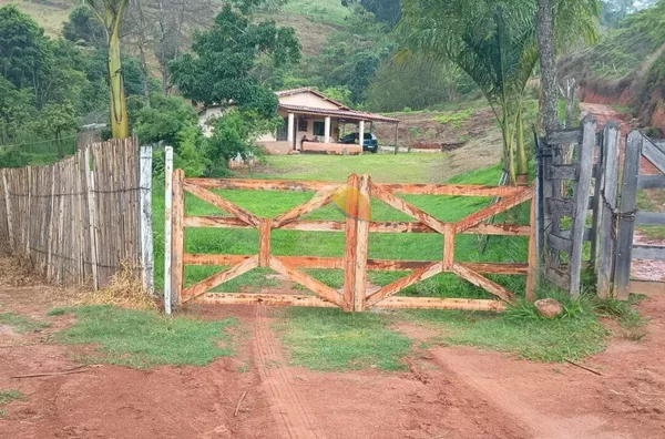 LINDA CHÁCARA PARA VENDA NO BAIRRO PEÕES, ITAJUBÁ-MG.